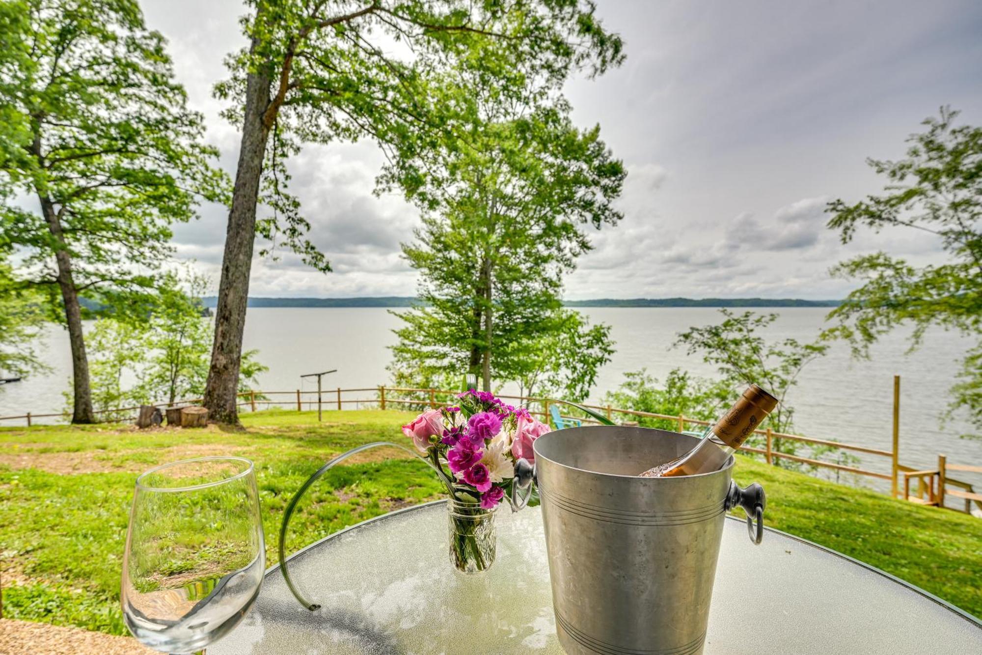 Fox Berry Hill - Lakefront With Dock, Launch & Hot Tub Waverly Eksteriør bilde