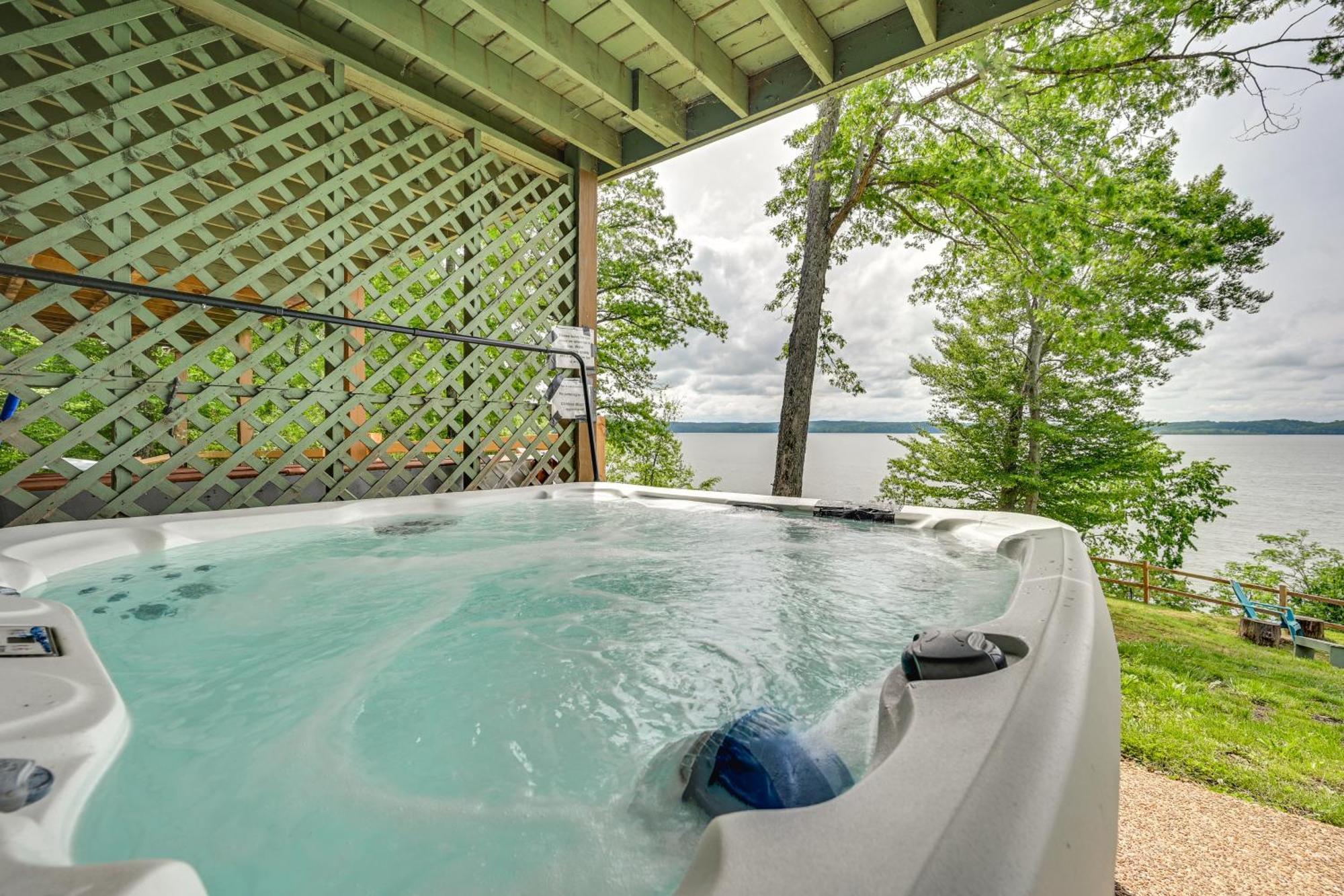 Fox Berry Hill - Lakefront With Dock, Launch & Hot Tub Waverly Eksteriør bilde