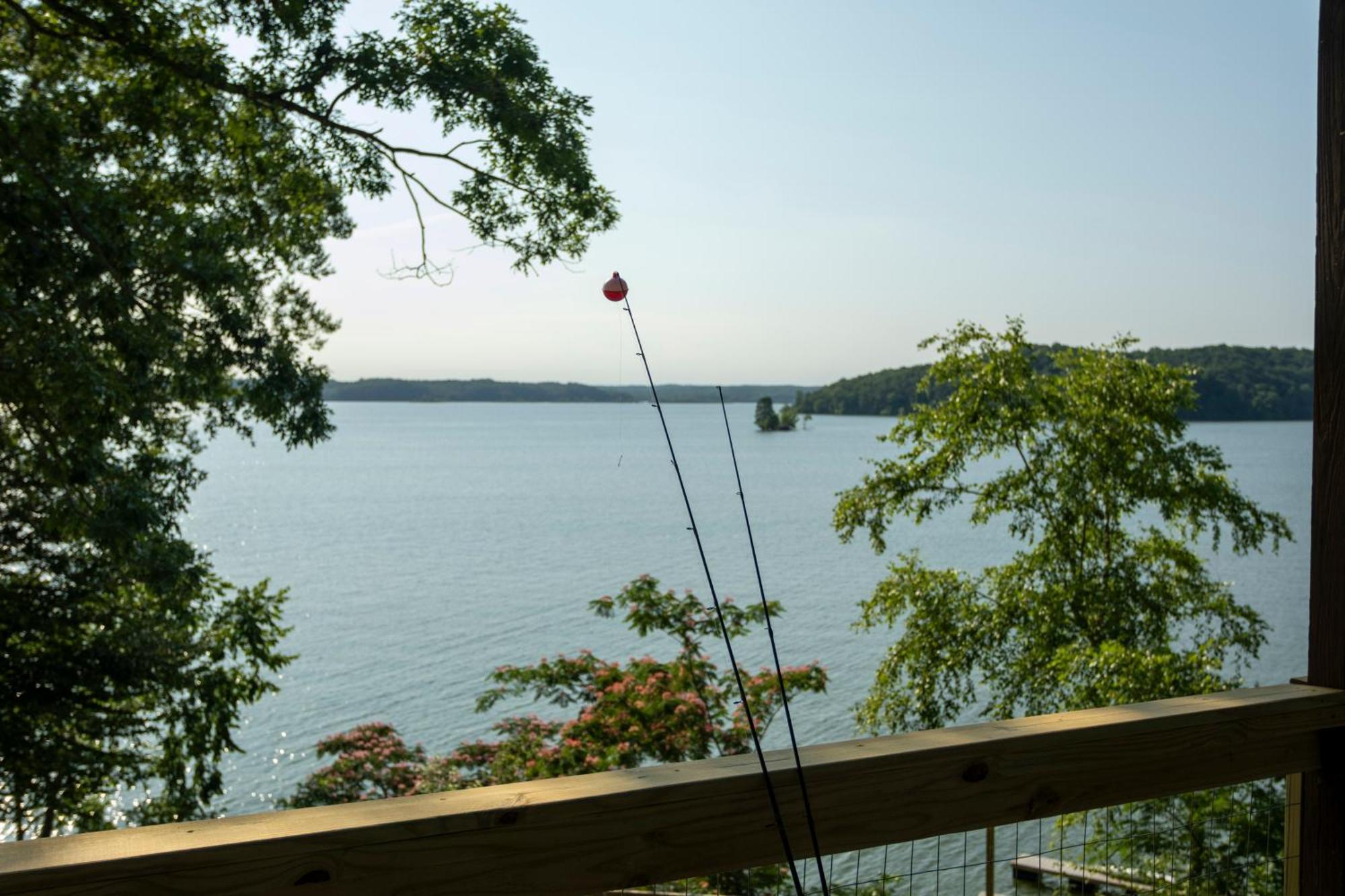 Fox Berry Hill - Lakefront With Dock, Launch & Hot Tub Waverly Eksteriør bilde