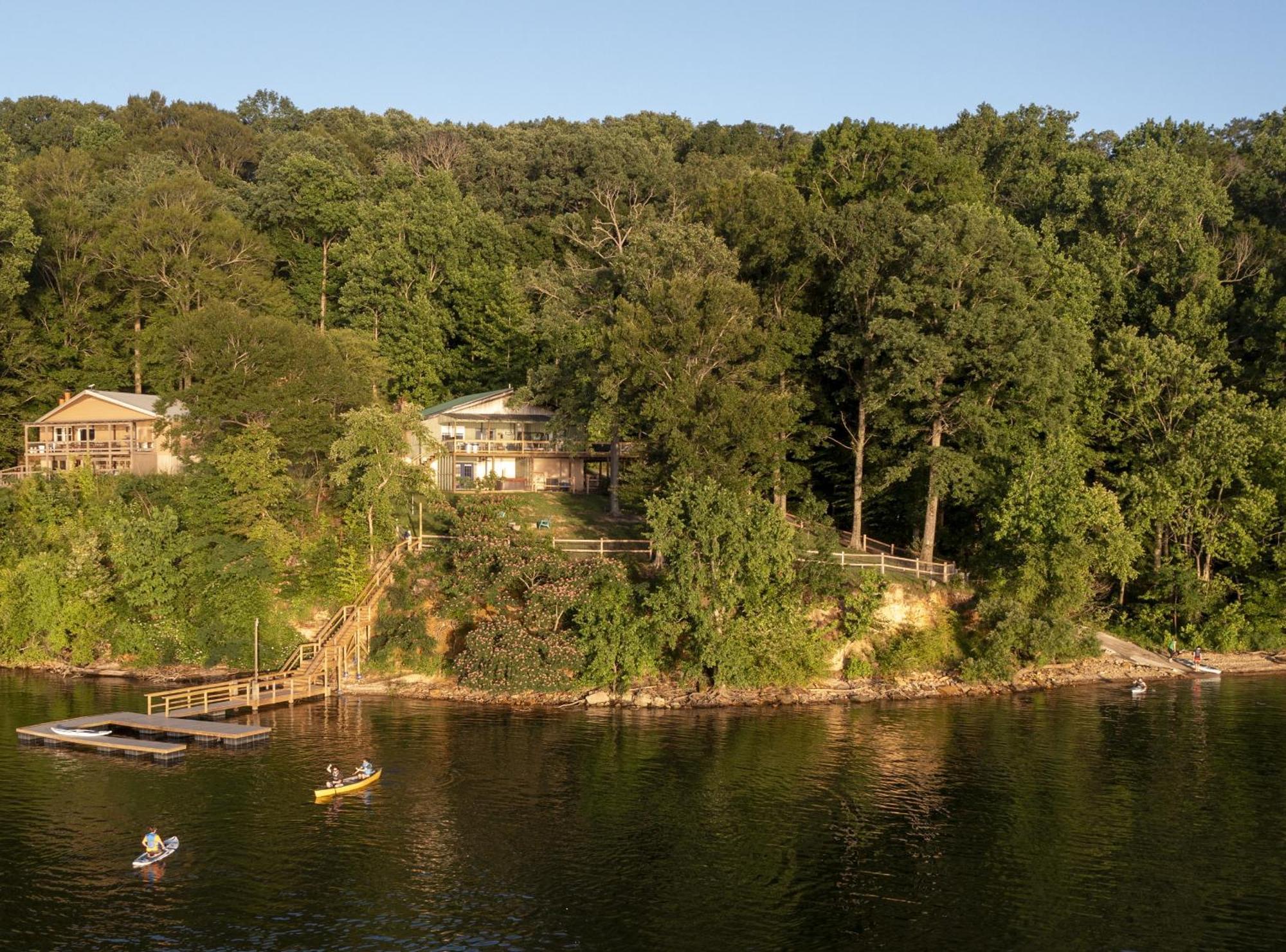 Fox Berry Hill - Lakefront With Dock, Launch & Hot Tub Waverly Eksteriør bilde